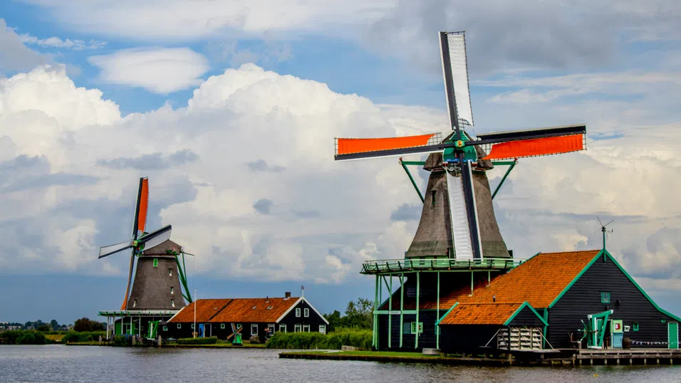 Най-известното село с вятърни мелници в Нидерландия въвежда такса за туристи