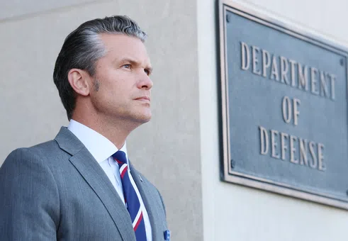 „Ние не започнахме тази война, но ще я довършим“: Хегсет обяви открита фаза на конфликта с Иран