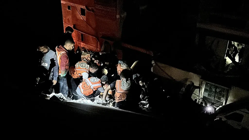 Крехкият мир в Газа се пропуква: Израел нанася поредица от въздушни удари