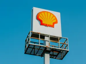 Печалбата на Shell почти се е удвоила, преработката на петрол носи рекордни приходи