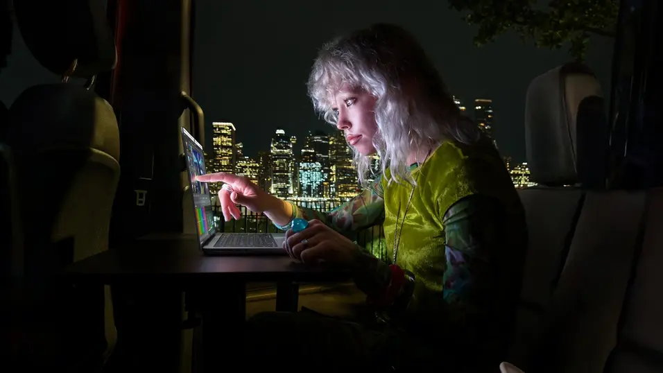Apple години наред отхвърляше идеята за MacBook с тъчскрийн. Какво я разубеди?