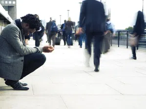 Пропаст на неравенството: Най-голямата икономика кара на две скорости и рискът да пропадне е реален