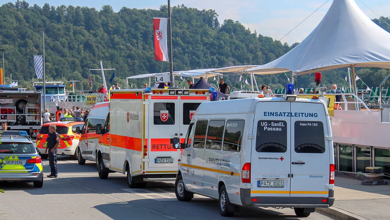 Инцидент с български круизен кораб предизвика спасителна операция в река Дунав