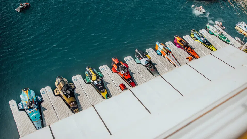 Уил Смит, Том Брейди, Надал, Дрогба: Кой е по-по-най в състезанието с електрически лодки