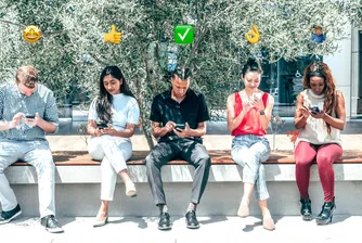 Езикът на емотиконите: Някъде между 🙂 и грешната интерпретация