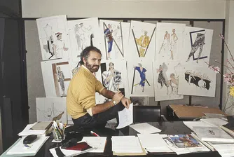 В нея ще бъдат показани повече от 450 оригинални експоната, сред които тоалети, носени от принцеса Даяна, Кейт Мос, сър Елтън Джон, Наоми Кембъл и Джордж Майкъл