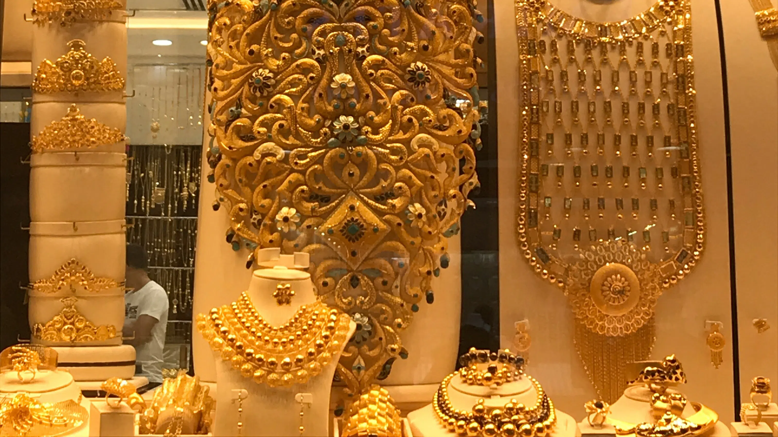 Злато от Африка за милиарди се внася контрабандно в ОАЕ всяка година