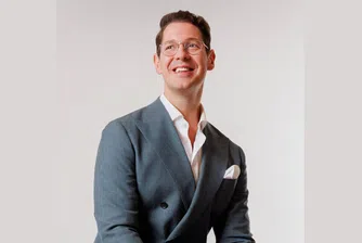 Ако компаниите не интегрират AI, ще изчезнат съвсем скоро, казва пред Profit Каспър Гулдагър. Той вярва, че изкуственият интелект трябва да бъде не само бизнес инструмент, но и част от ежедневието ни