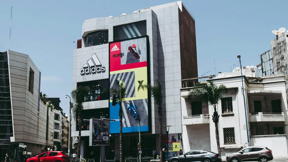 Adidas очаква 200 млн. евро разходи заради митата въпреки положителното Q2