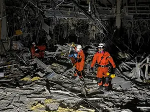 Броят на загиналите при земетресението в Япония нарасна до 28, а вторичните трусове и жегите затрудняват спасителните операции.