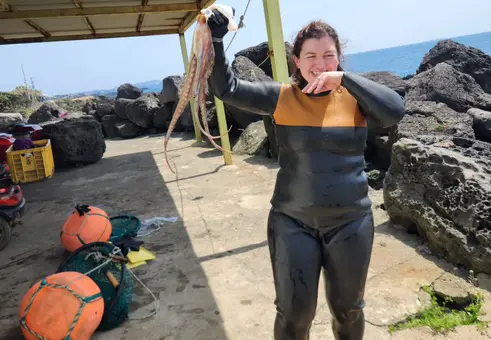 Жена на морето: Американката, която първа убеди Южна Корея, че може да съхранява и практикува традицията хеньо