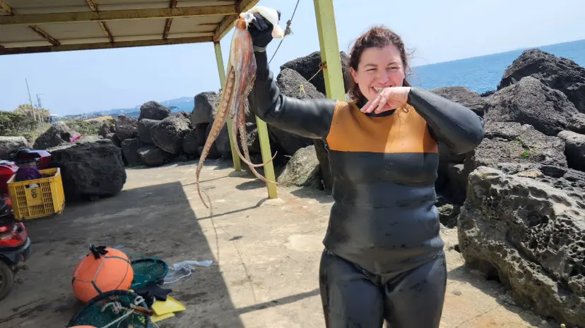 Жена на морето: Американката, която първа убеди Южна Корея, че може да съхранява и практикува традицията хеньо