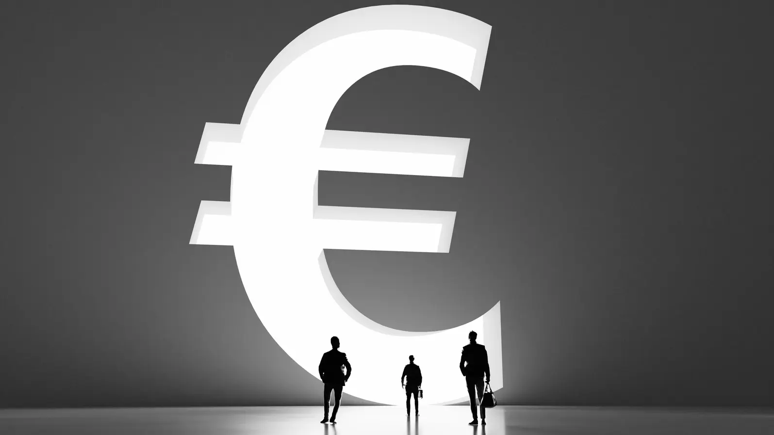 Инфлацията в еврозоната расте по-бързо от очакваното, показателите прегряват