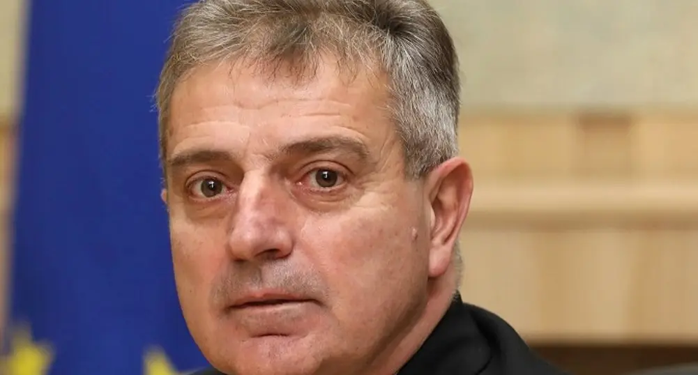 Началникът на отбраната адмирал Емил Ефтимов е подал рапорт за освобождаване от военна служба