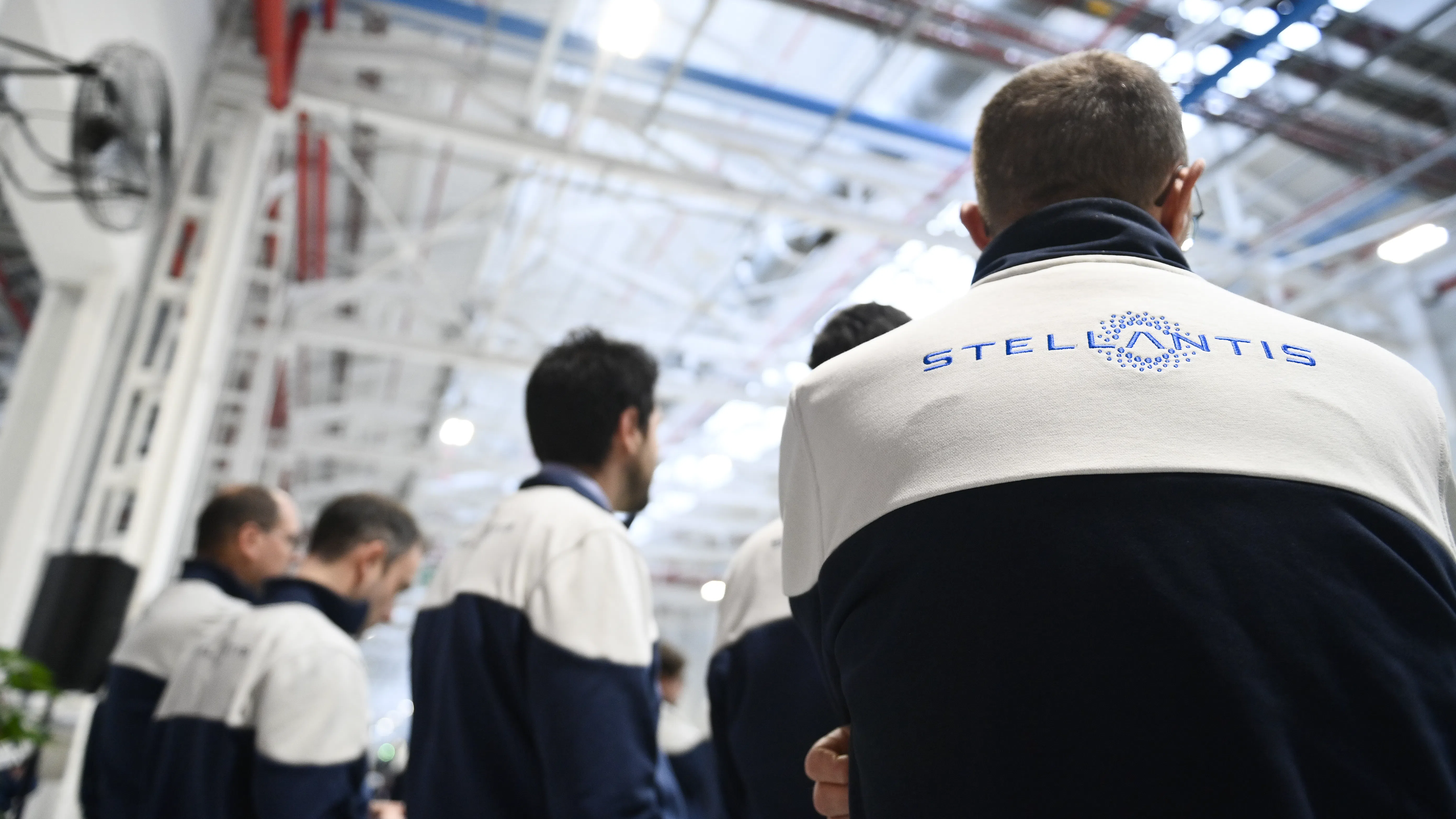 Stellantis отчете първи ръст на нетните приходи след седем слаби тримесечия