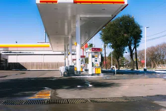 Shell надмина очакванията за тримесечието, въпреки значителния спад