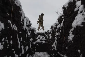 На фона на американските опити за ускоряване на мирния процес, Русия и Украйна разменят остри обвинения, докато Москва засилва военното си присъствие чрез разполагане на ядрено способни ракети в Беларус