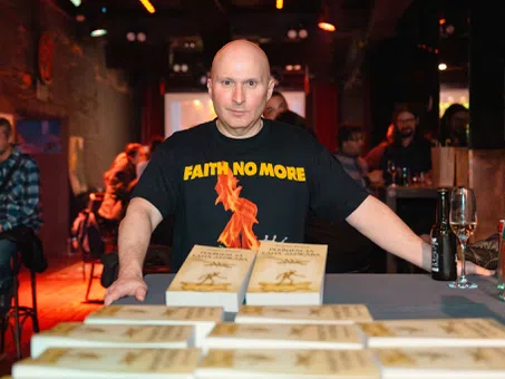 Той написа реквием за една продадена държава. Името ѝ е Ългария