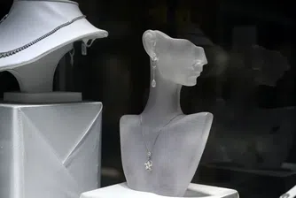 Новаторите използват световните тенденции, предлагат различни услуги и предизвикват традиционните материали в една консервативна сфера