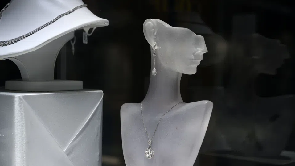 Да купиш диамант за себе си. Концепцията, която променя бижутерската индустрия