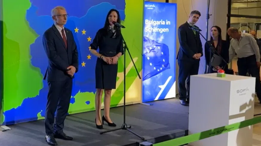 Денков и Мария Габриел присъстваха на церемонията за влизането на България в Шенген