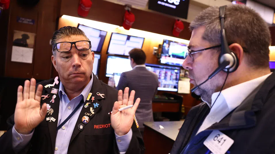 Защо Dow и S&P 500 затвориха на рекордни нива въпреки натиска срещу шефа на Фед