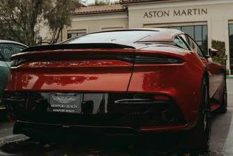 Акциите на Aston Martin скочиха с 10% след инвестиция на милиардера Лорънс Строл