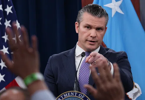 „Имаме все повече възможности, а те – все по-малко“: Хегсет очертава решаваща фаза на войната с Иран