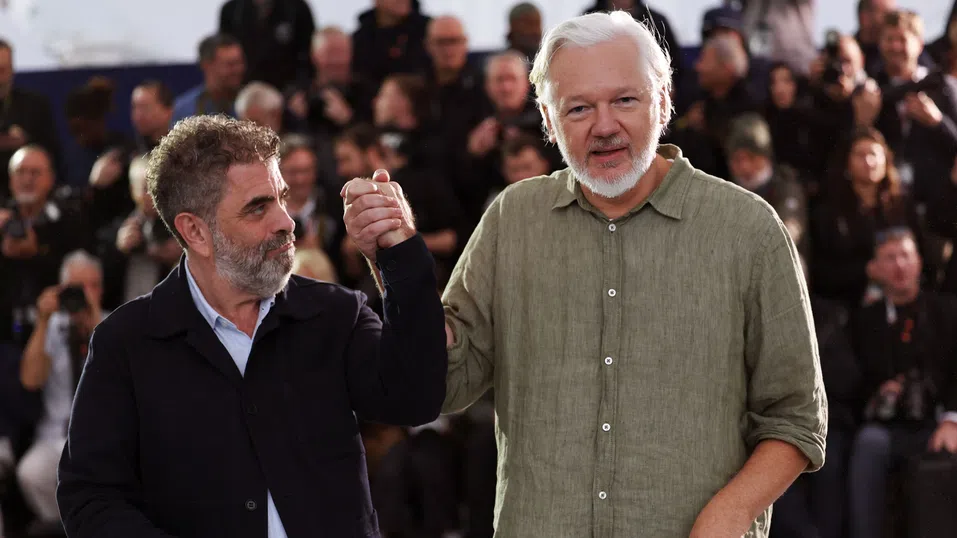 Човекът за 6 млрд. долара: Легендата за Асандж, която САЩ не искаха да бъде разказана