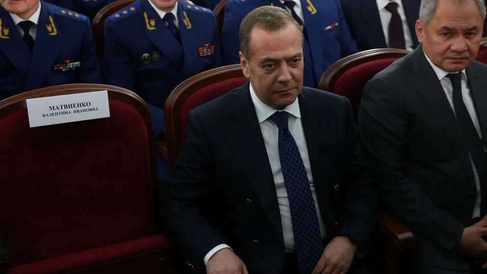 Тръмп заплаши „проваления президент“ Медведев