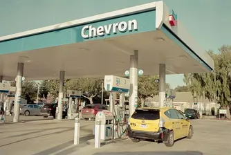Exxon и Chevron са големите печеливши от поскъпналия петрол заради войната в Иран