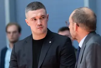 Бившият военен министър на Украйна търси западен капитал за фонд, който да промени войната с Русия