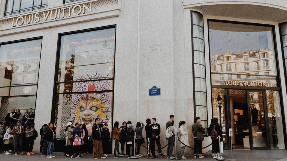 Защо пред най-скъпите бутици има опашки