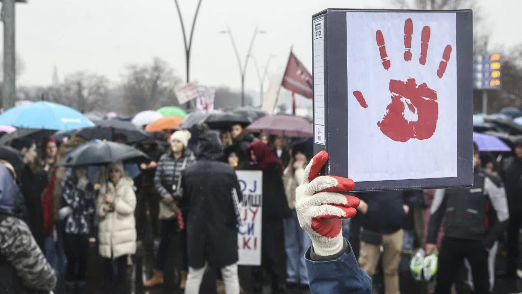Имате кръв по ръцете си: Година по-късно сръбските студенти не спират да търсят отговори за трагедията в Нови Сад