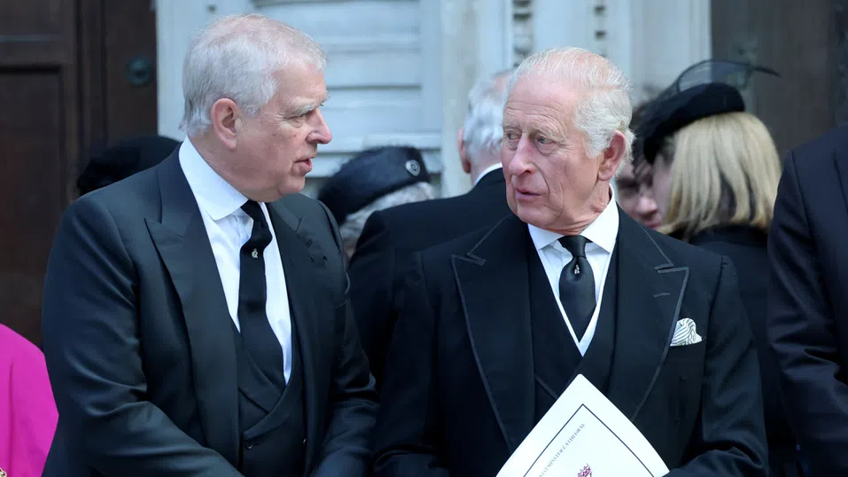 Краят на един принц: Чарлз поставя граници на монархията