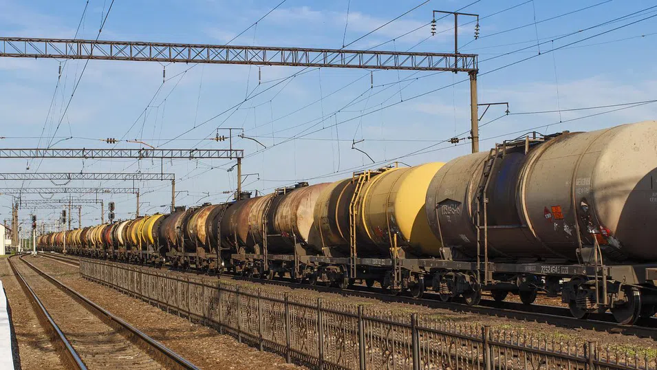 НС забрани временно износа на нефтопродукти от България, основно дизел и авиационно гориво