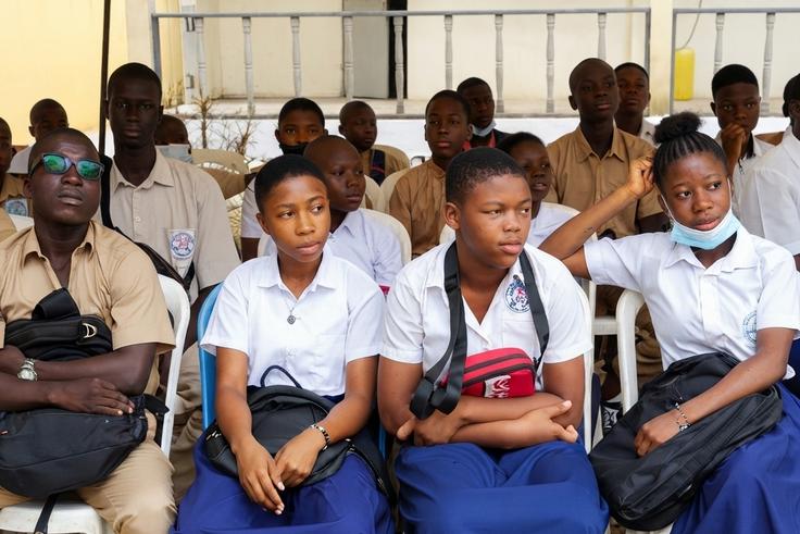 Rentrée scolaire 2026-2027 : la Côte d'Ivoire fixe la longueur des jupes des élèves filles à 11 cm au-dessus de la cheville