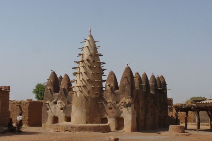 Retour aux sources : La Renaissance du Style Architectural Soudanais en Côte d'Ivoire
