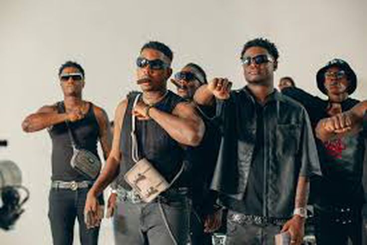 La justice ordonne la suspension immédiate de “Coup du Marteau” et sanctionne Tam Sir