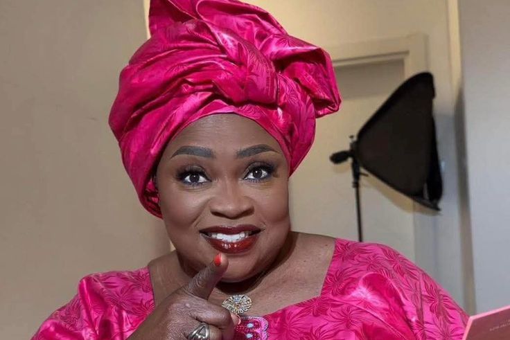 Vous êtes 1 million à la suivre sur Facebook… mais connaissez-vous vraiment Adrienne Koutouan ?