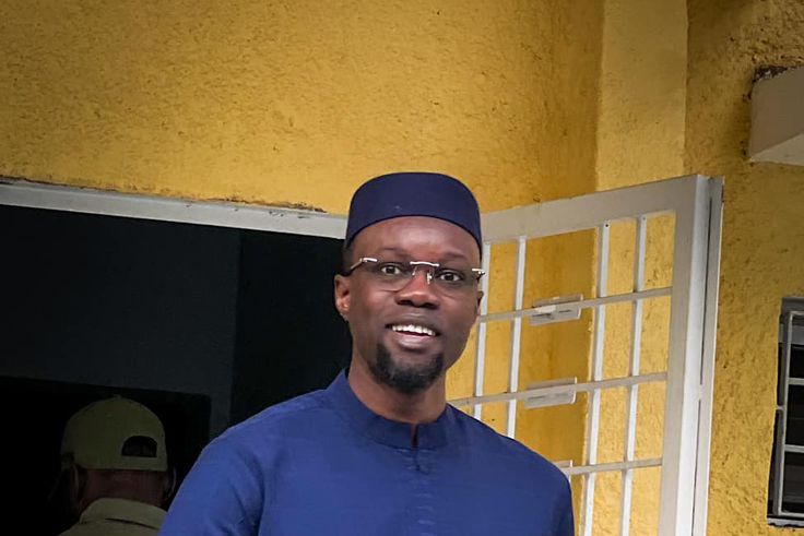 Ousmane Sonko conteste les propos d’Emmanuel Macron sur le retrait des soldats français