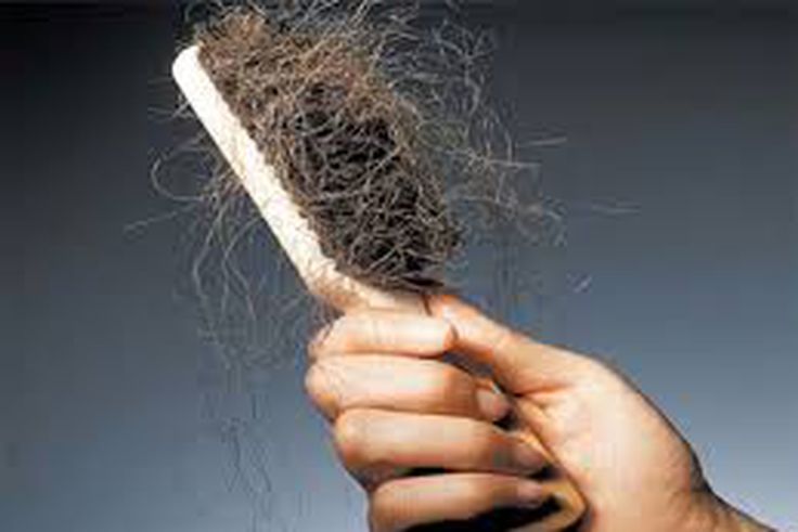 7 erreurs fréquentes à éviter absolument qui cassent vos cheveux