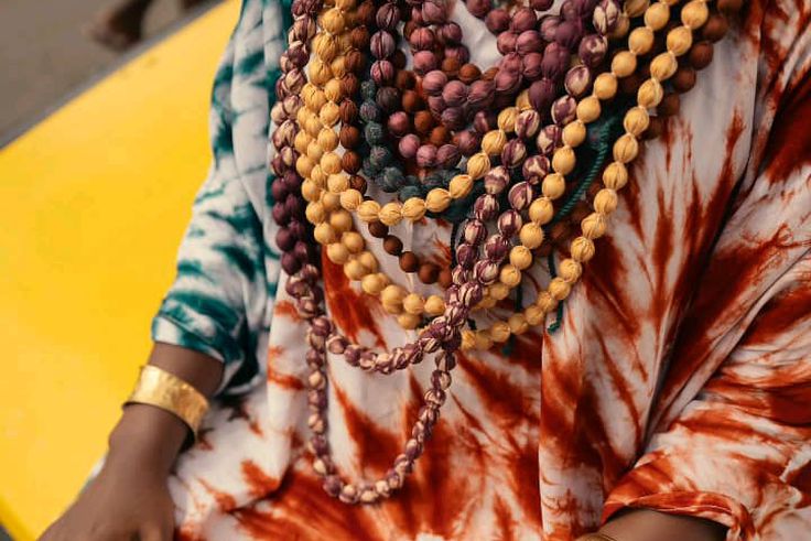 COMMENT FAIRE D’UN BIJOU LA PIÈCE FORTE D’UN LOOK ?