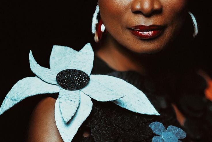 Angélique Kidjo entre dans l'histoire : elle sera la première artiste africaine étoilée sur le Hollywood Walk of Fame