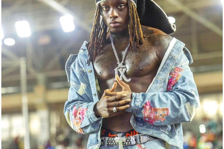 Le rappeur Himra très en colère : « Jouez avec mon nom, vous n’allez pas croire » un live explosif qui enflamme la toile