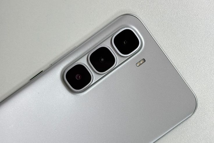 Le  HOT 60 PRO+ est disponible depuis le 18 juillet 2025