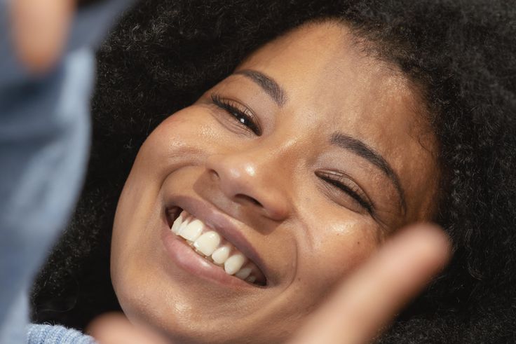 Le Sourire : Bien plus qu’une simple expression, un super-pouvoir au quotidien