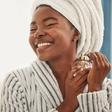 Comment bien mettre son parfum pour qu'il dure toute la journée ? Voici 5 astuces