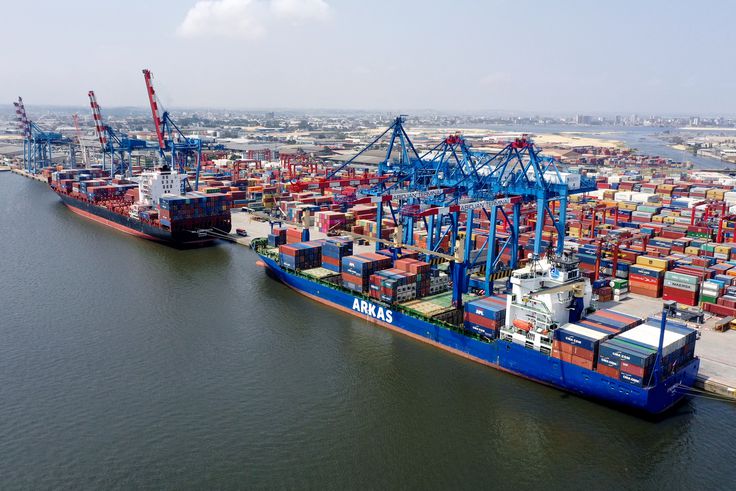 Le Port Autonome d'Abidjan : La porte d'or de l'Afrique de l'Ouest et son rôle méconnu de super-carburant économique