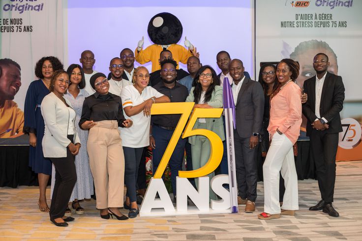 Le stylo BIC Cristal fête ses 75 ans : un symbole mondial de l’écriture célébré à Abidjan